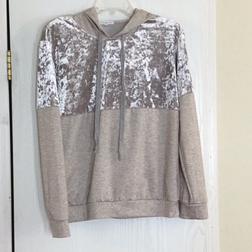 Socialite light weight hoodie. Size Large.